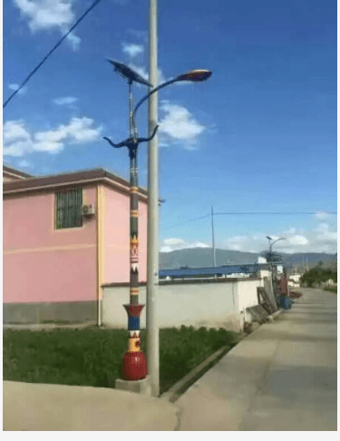 华可市政太阳能路灯安装图