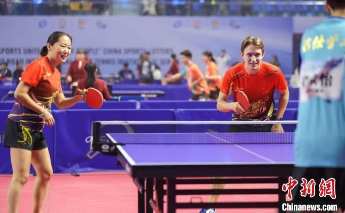 “一带一路”国际乒乓球系列邀请赛在蓉举行