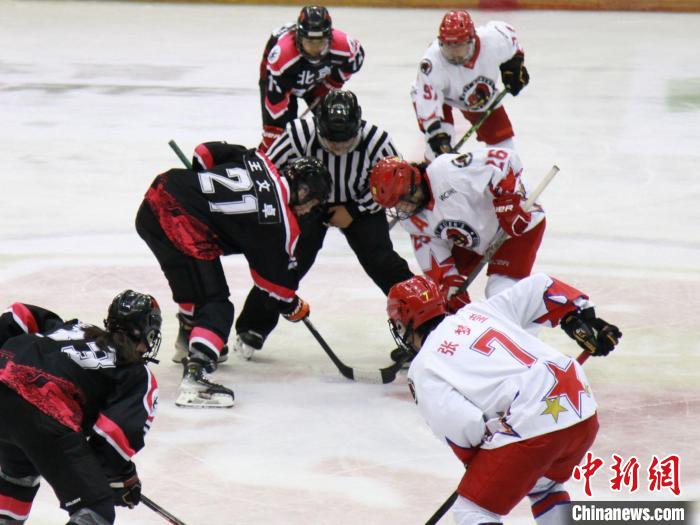 在齐齐哈尔收官的中国女子冰球职业联赛首站：