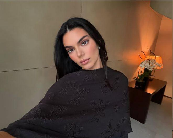 布克与詹娜社交媒体互动引复合猜测