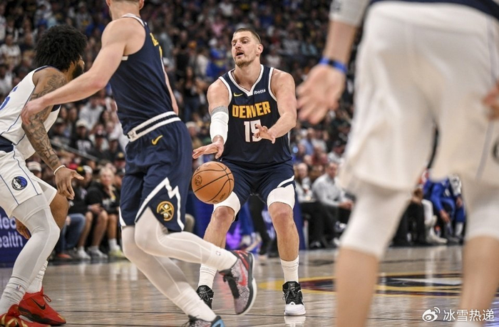 约基奇三双引领掘金力克独行侠