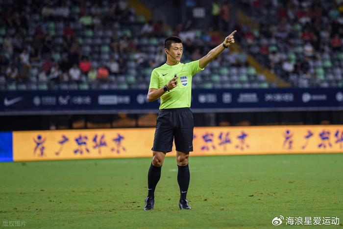 中国三位裁判入选2026世界杯初选 傅明或首度冲击