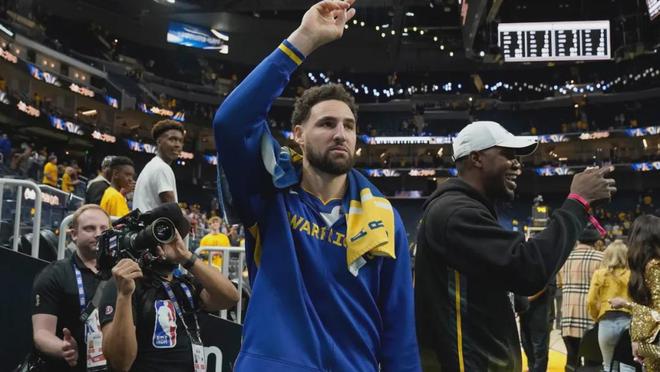 勇士管理层悄然续约邓利维 三年操作引热议